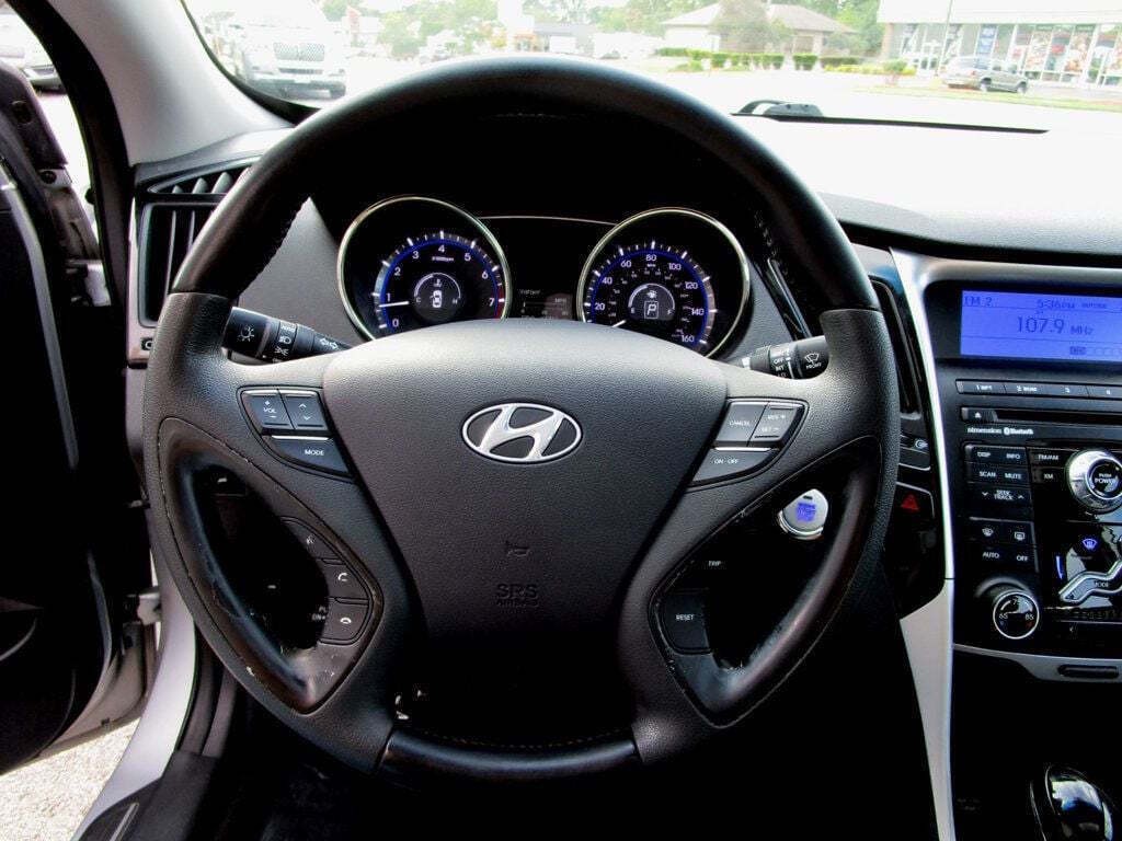 2011 Hyundai Sonata Image 17