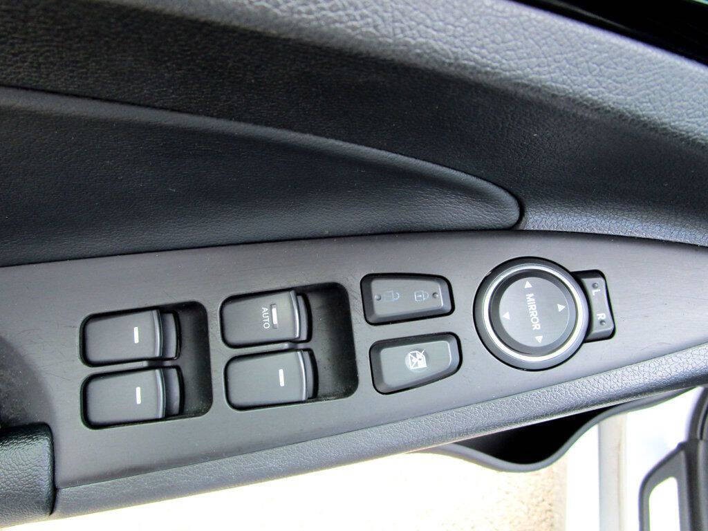 2011 Hyundai Sonata Image 24