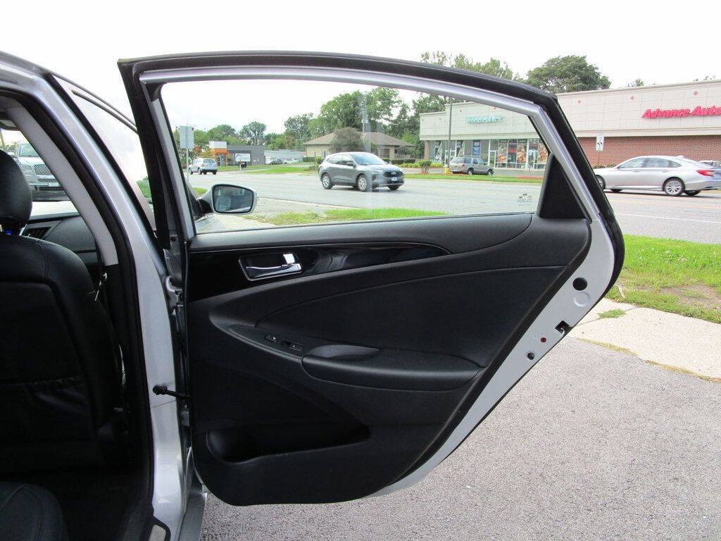 2011 Hyundai Sonata Image 32