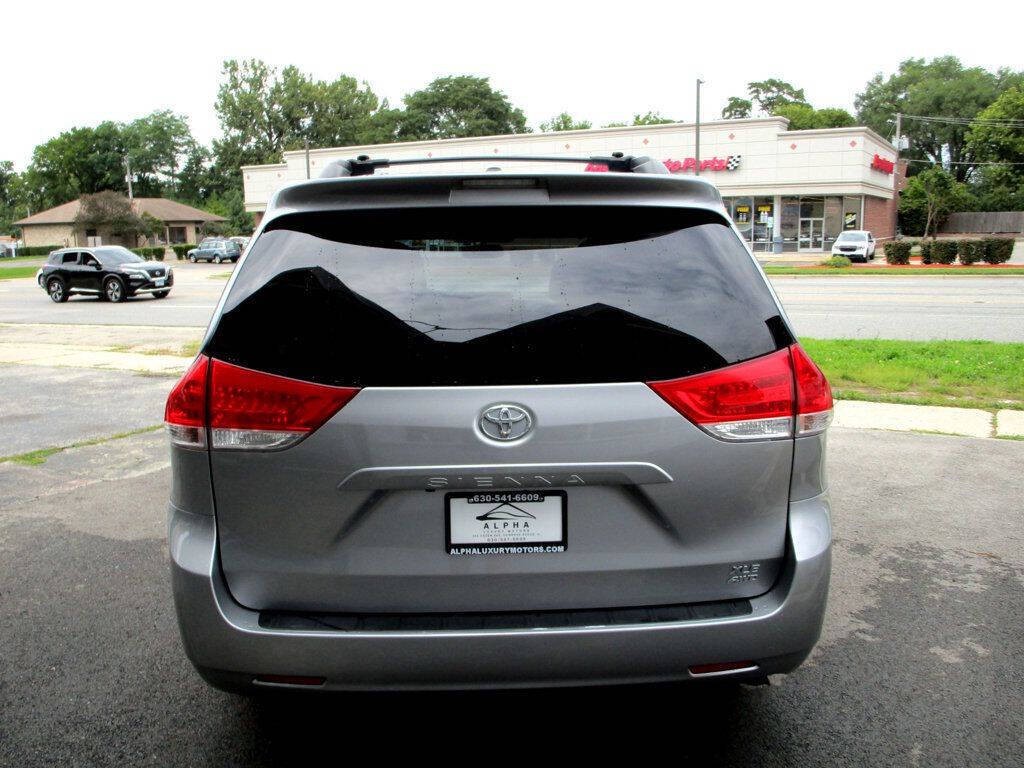2014 Toyota Sienna Image 8