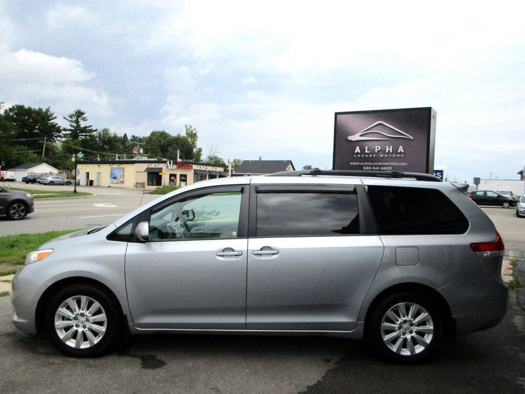 2014 Toyota Sienna Image 11