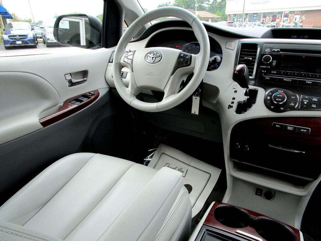 2014 Toyota Sienna Image 20