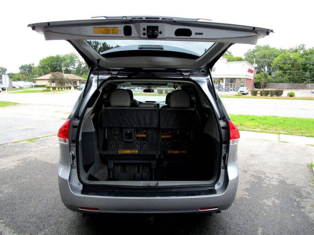 2014 Toyota Sienna Image 29