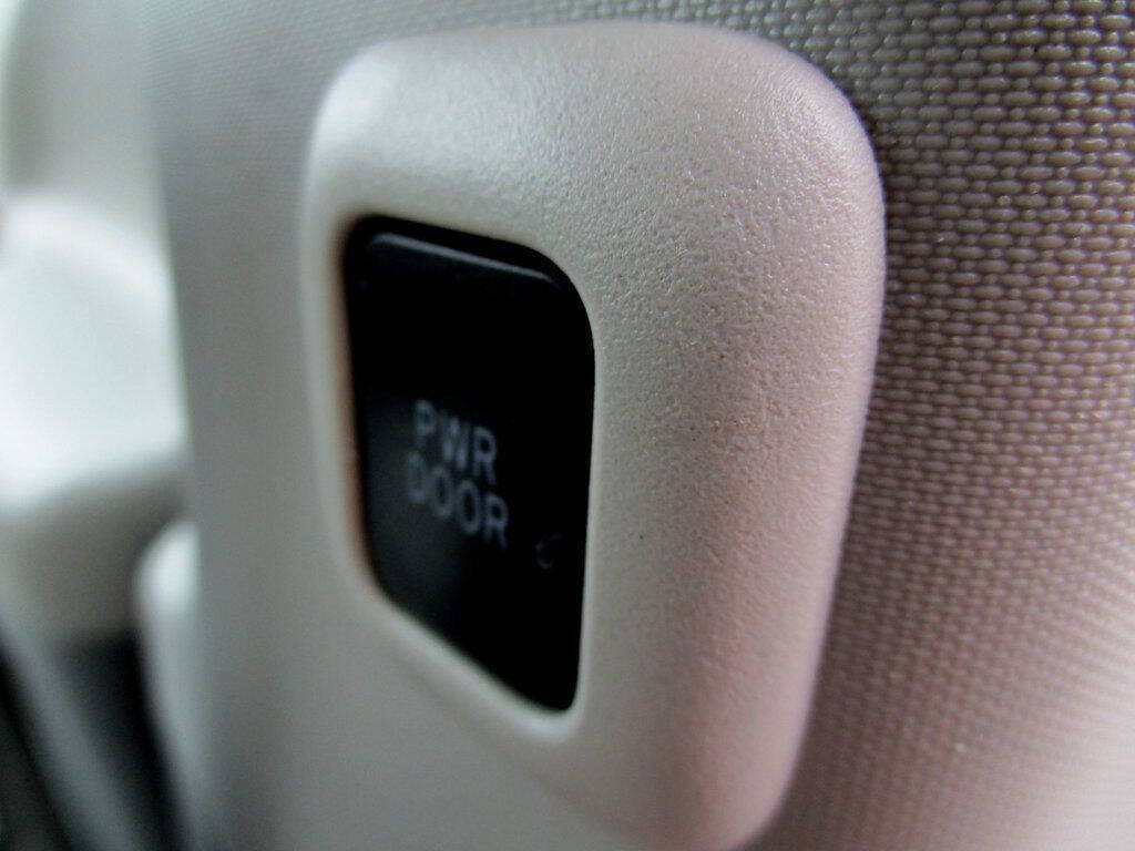 2014 Toyota Sienna Image 31