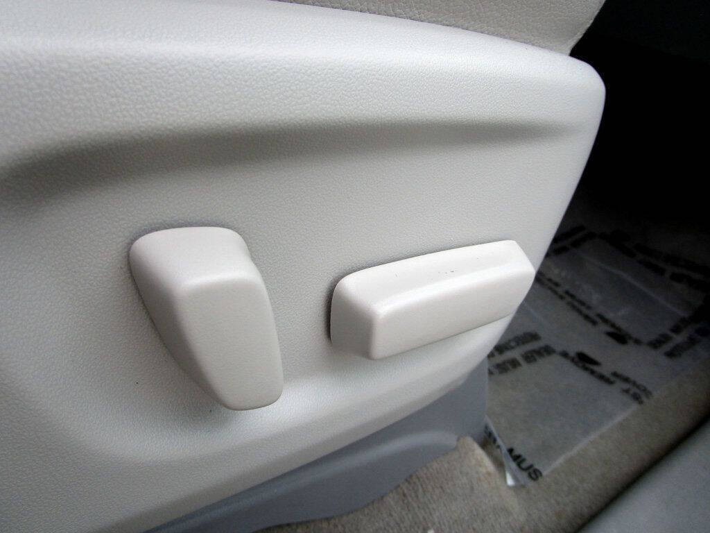 2014 Toyota Sienna Image 33