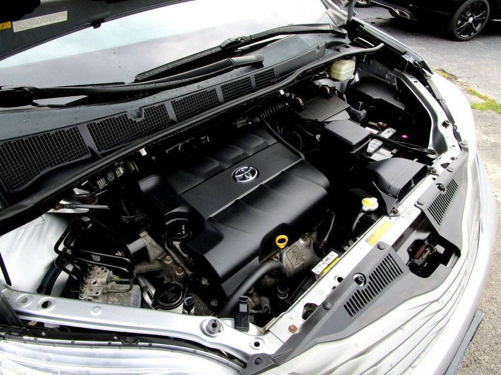 2014 Toyota Sienna Image 38