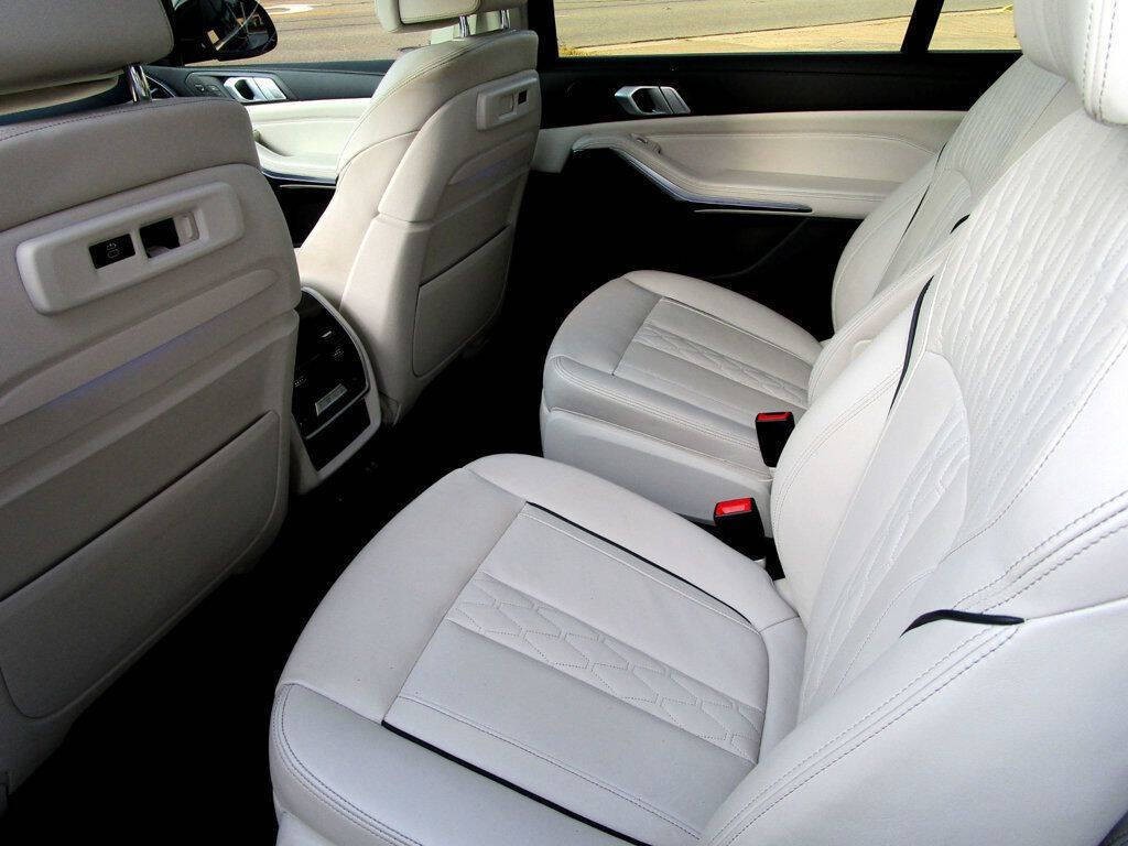 2019 BMW X7 Image 16