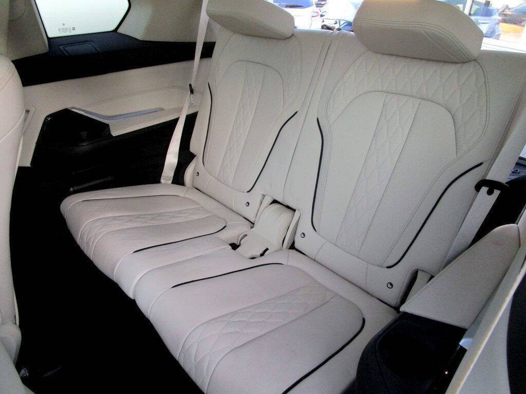 2019 BMW X7 Image 18