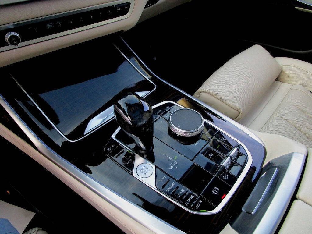 2019 BMW X7 Image 24