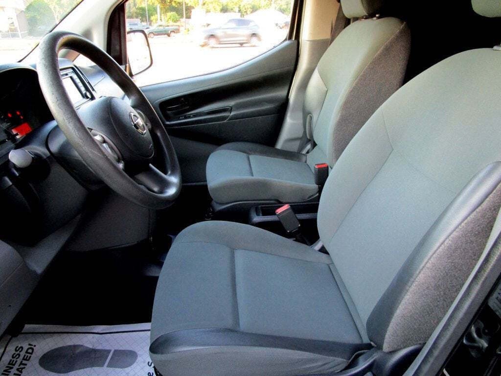 2015 Nissan NV200 Image 2