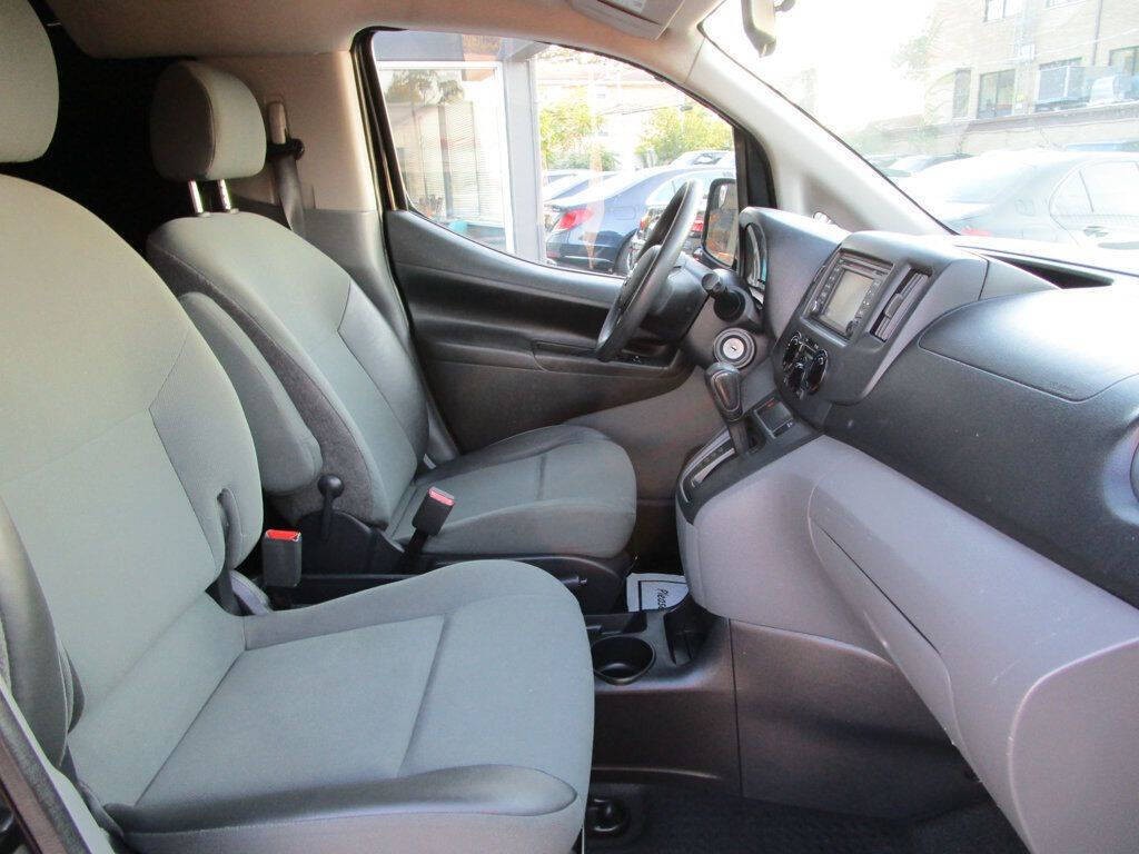 2015 Nissan NV200 Image 13