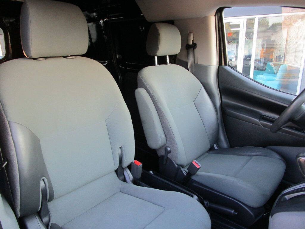 2015 Nissan NV200 Image 14