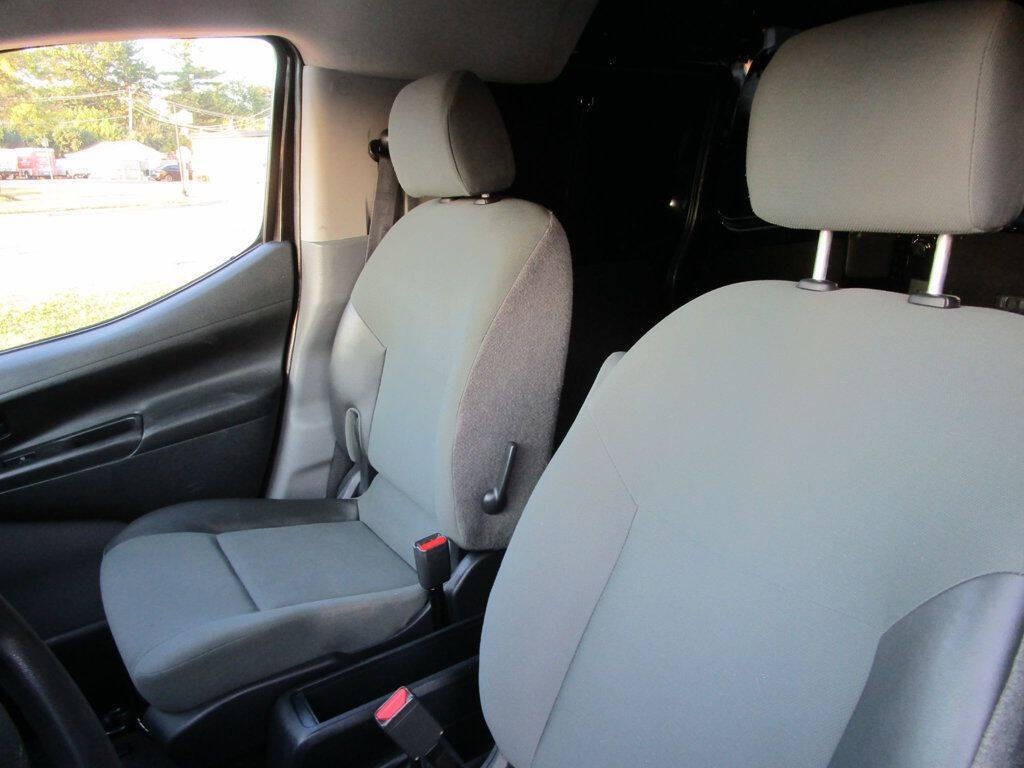 2015 Nissan NV200 Image 15