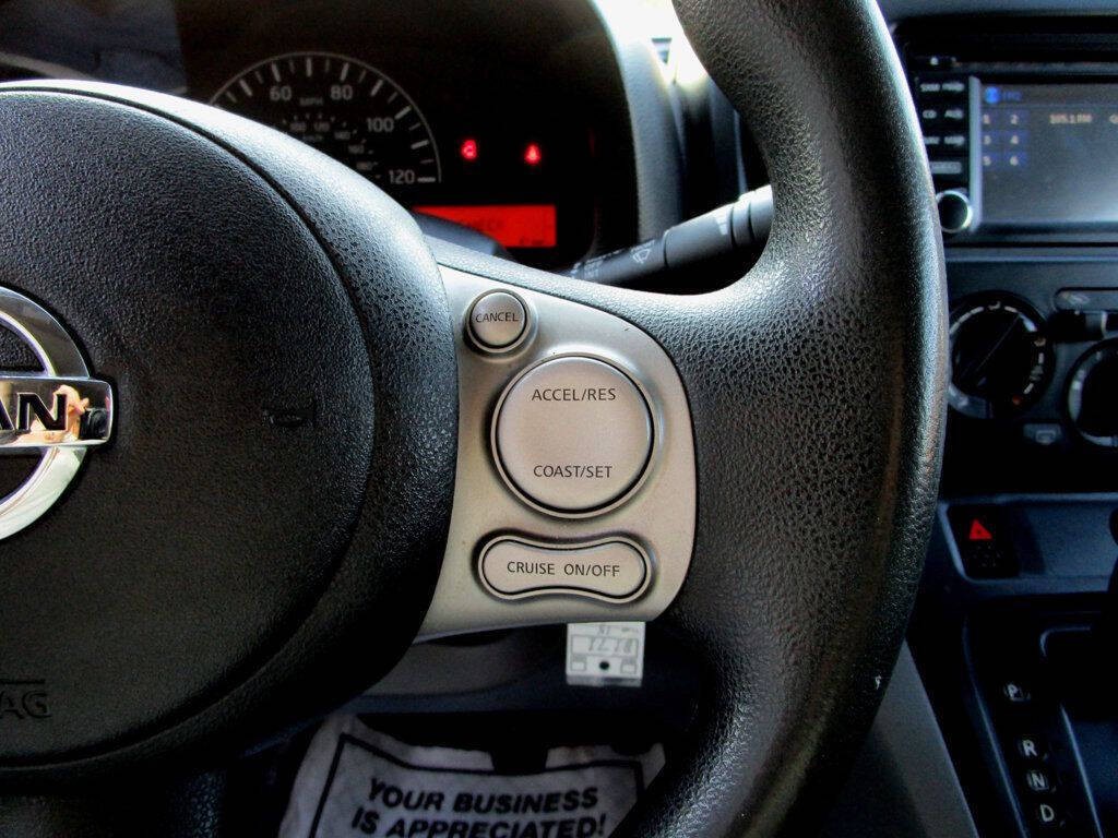 2015 Nissan NV200 Image 18