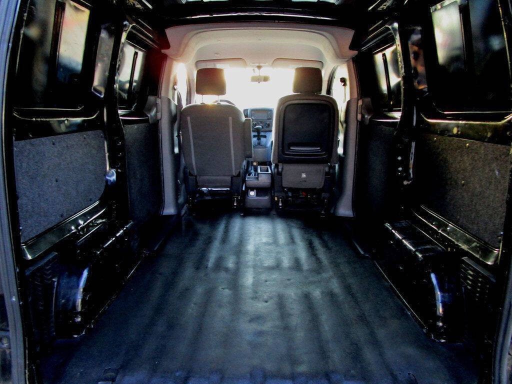 2015 Nissan NV200 Image 21