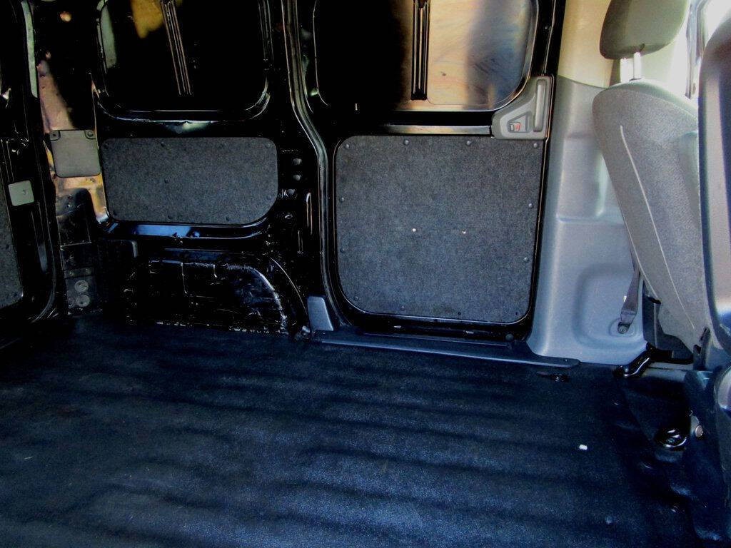 2015 Nissan NV200 Image 23