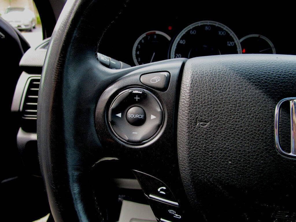 2013 Honda Accord Image 17