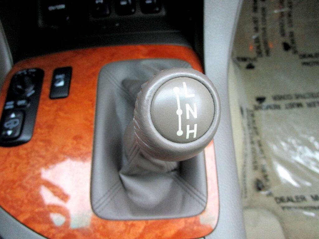 2004 Lexus GX 470 Image 21
