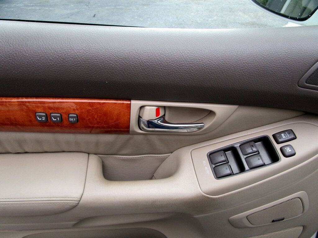 2004 Lexus GX 470 Image 29