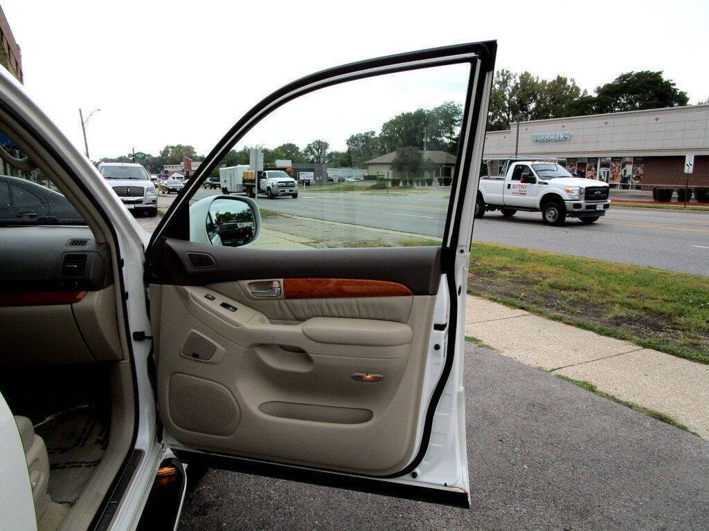 2004 Lexus GX 470 Image 32