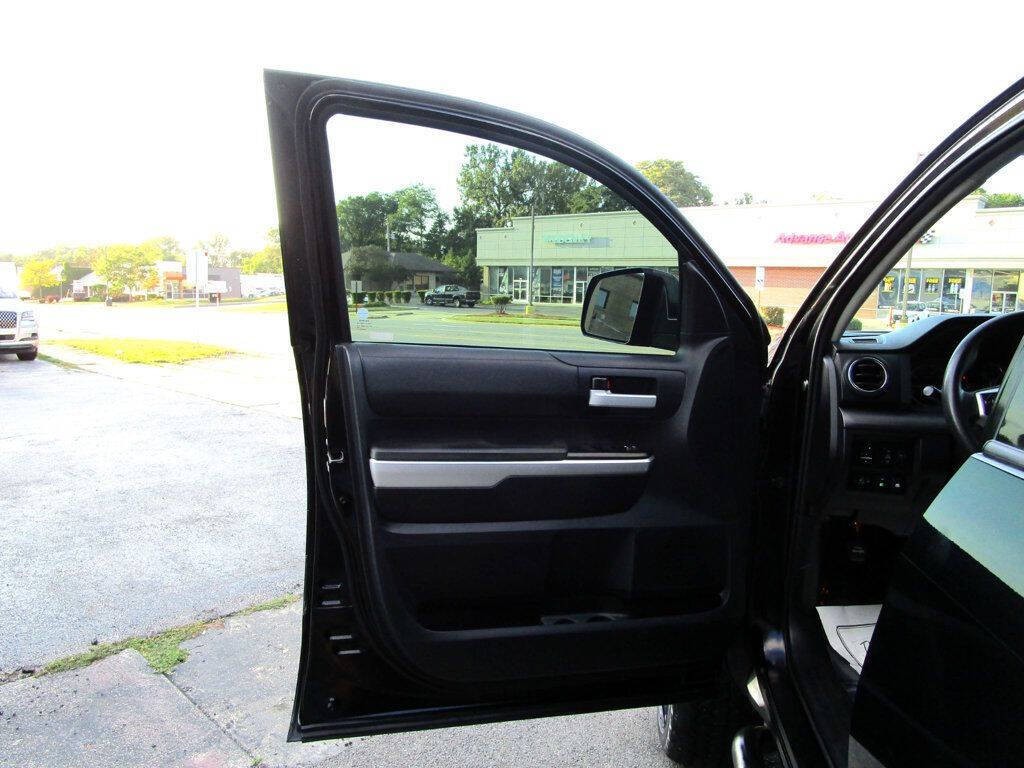 2016 Toyota Tundra Image 32