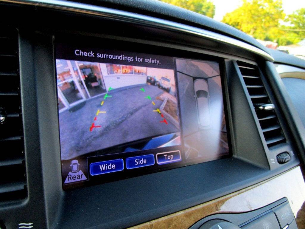 2012 INFINITI QX56 Image 4