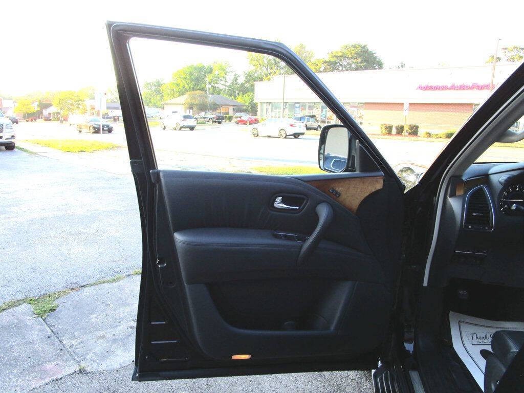 2012 INFINITI QX56 Image 37