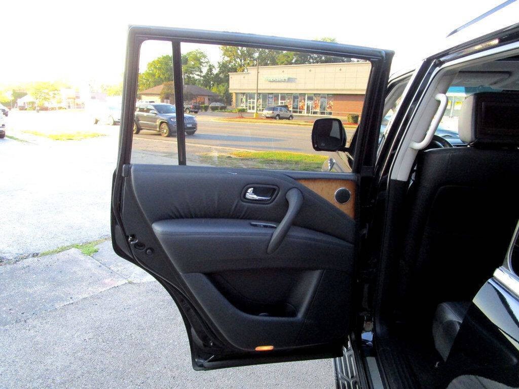 2012 INFINITI QX56 Image 39