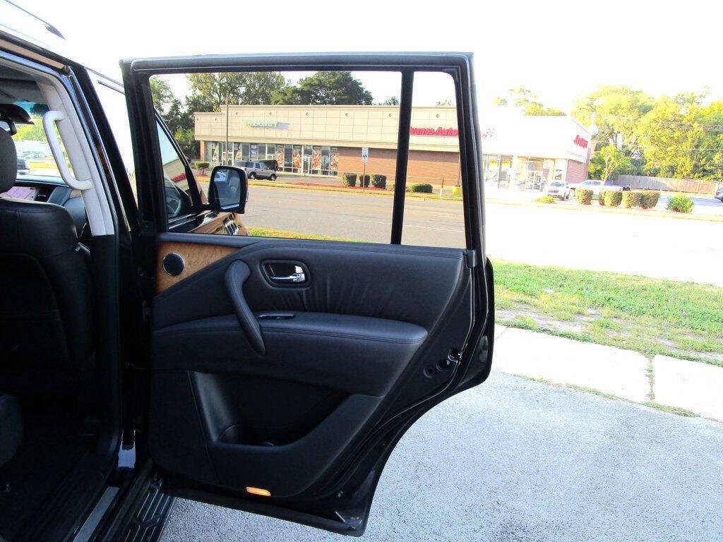 2012 INFINITI QX56 Image 40