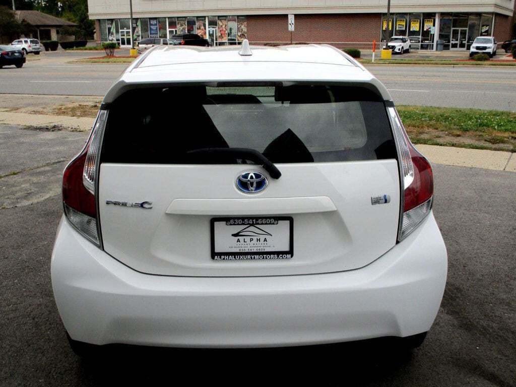 2015 Toyota Prius Image 8