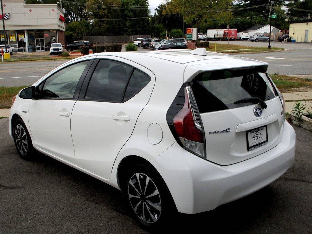 2015 Toyota Prius Image 9