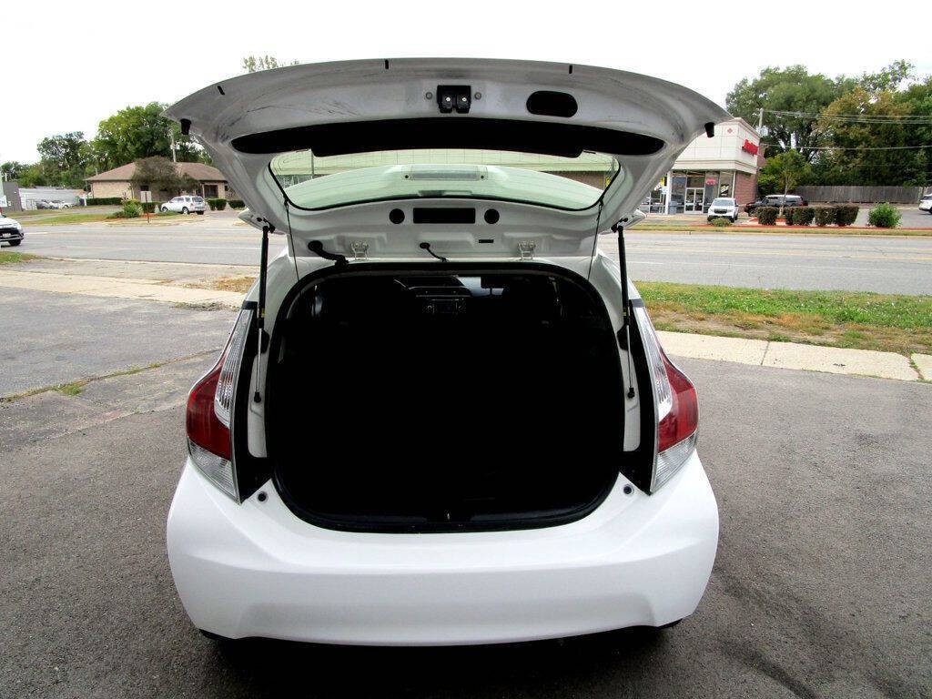 2015 Toyota Prius Image 30