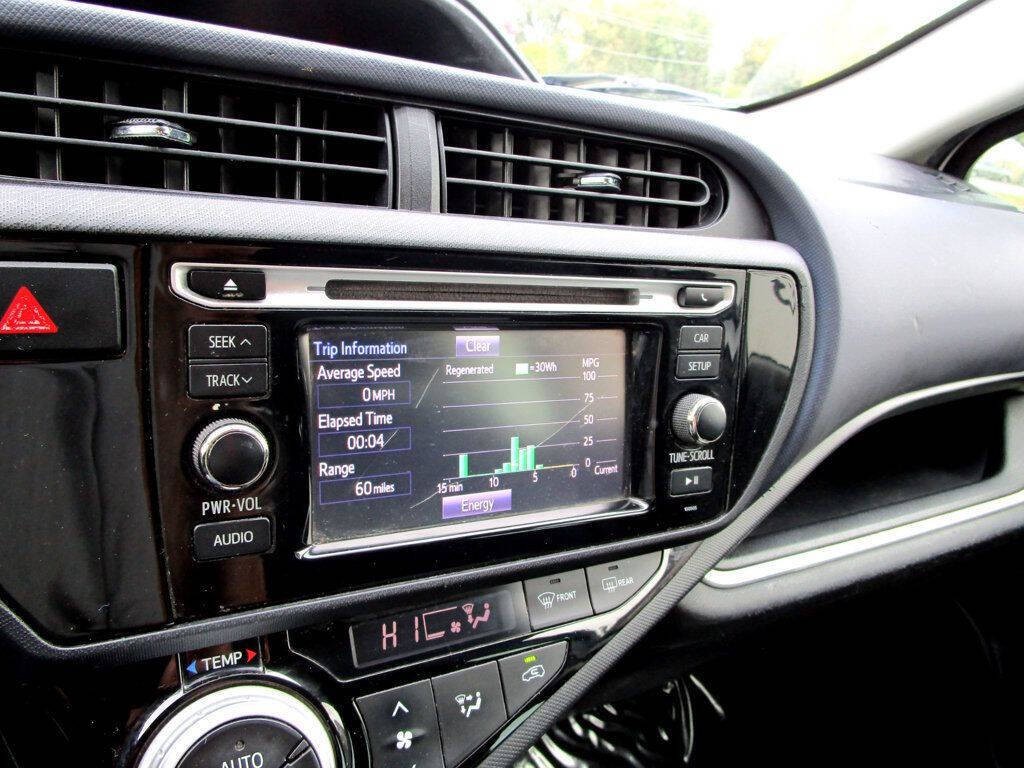 2015 Toyota Prius Image 3