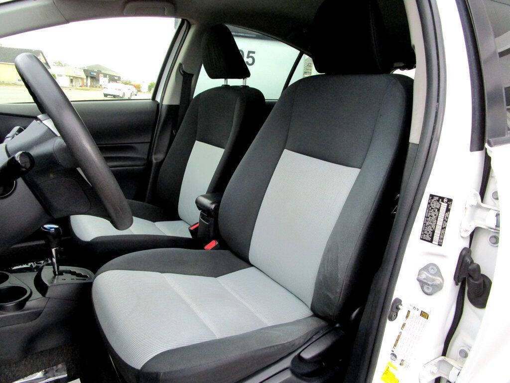 2015 Toyota Prius Image 14