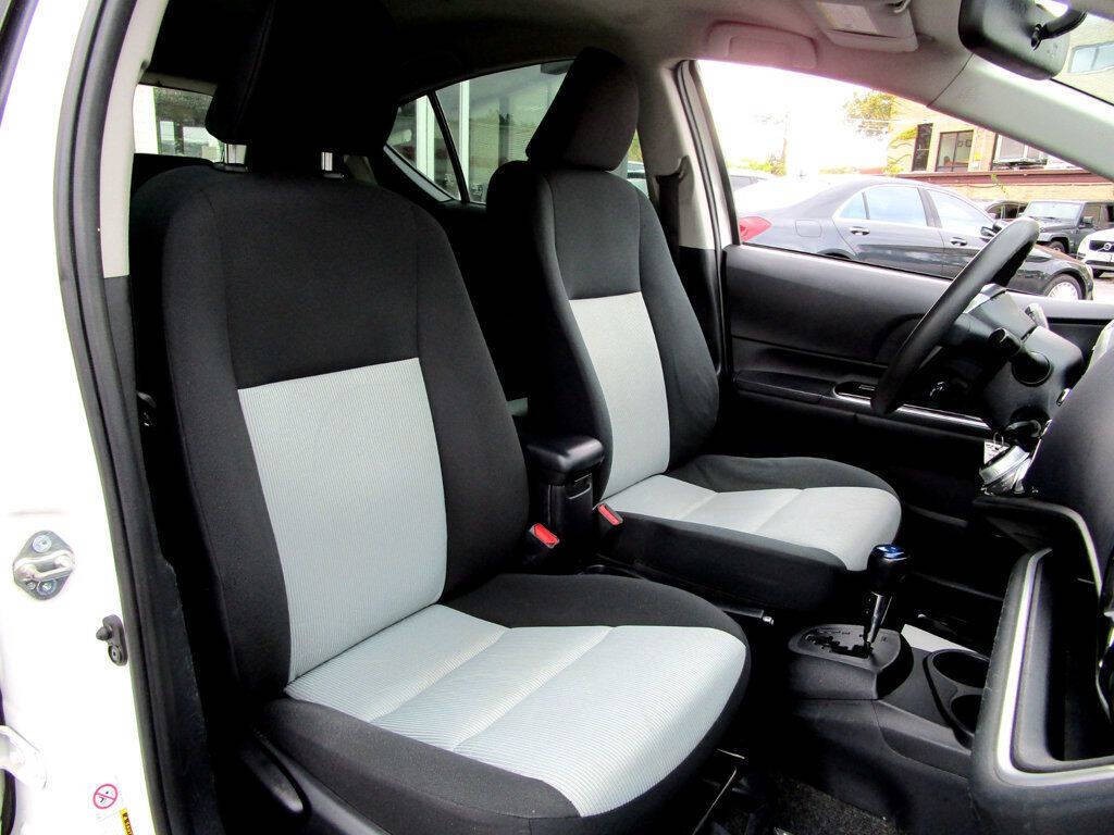 2015 Toyota Prius Image 15