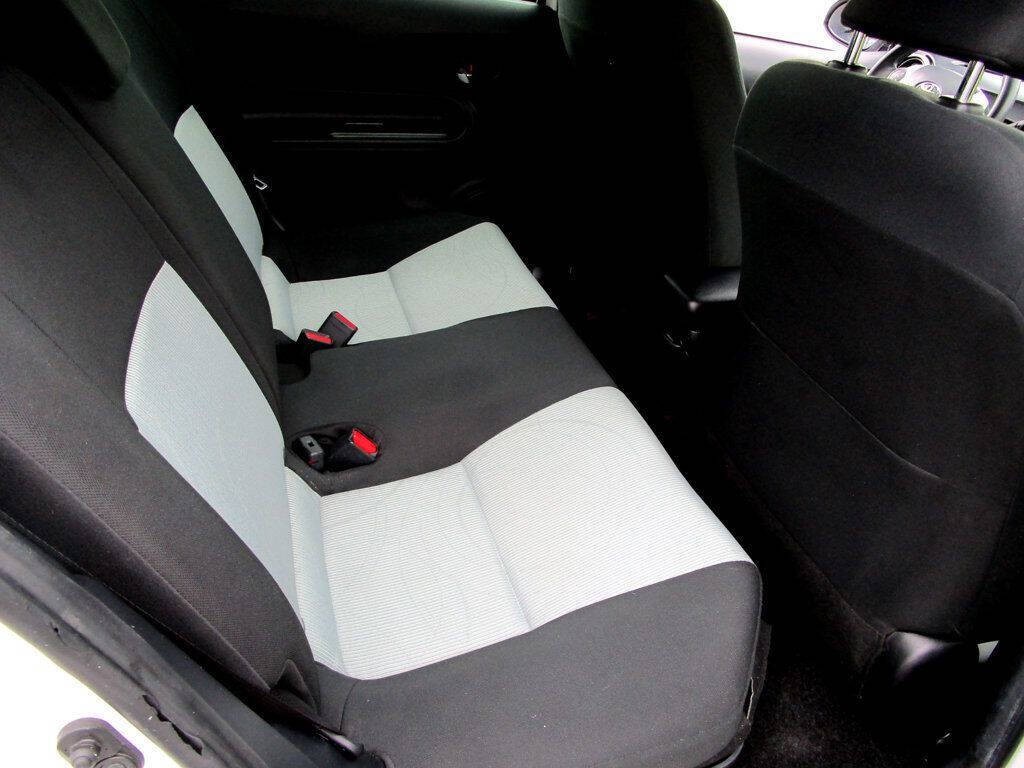 2015 Toyota Prius Image 16