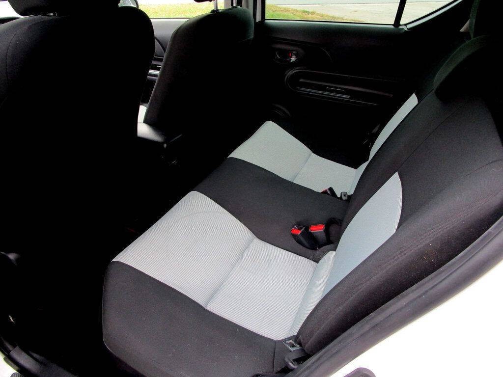 2015 Toyota Prius Image 17