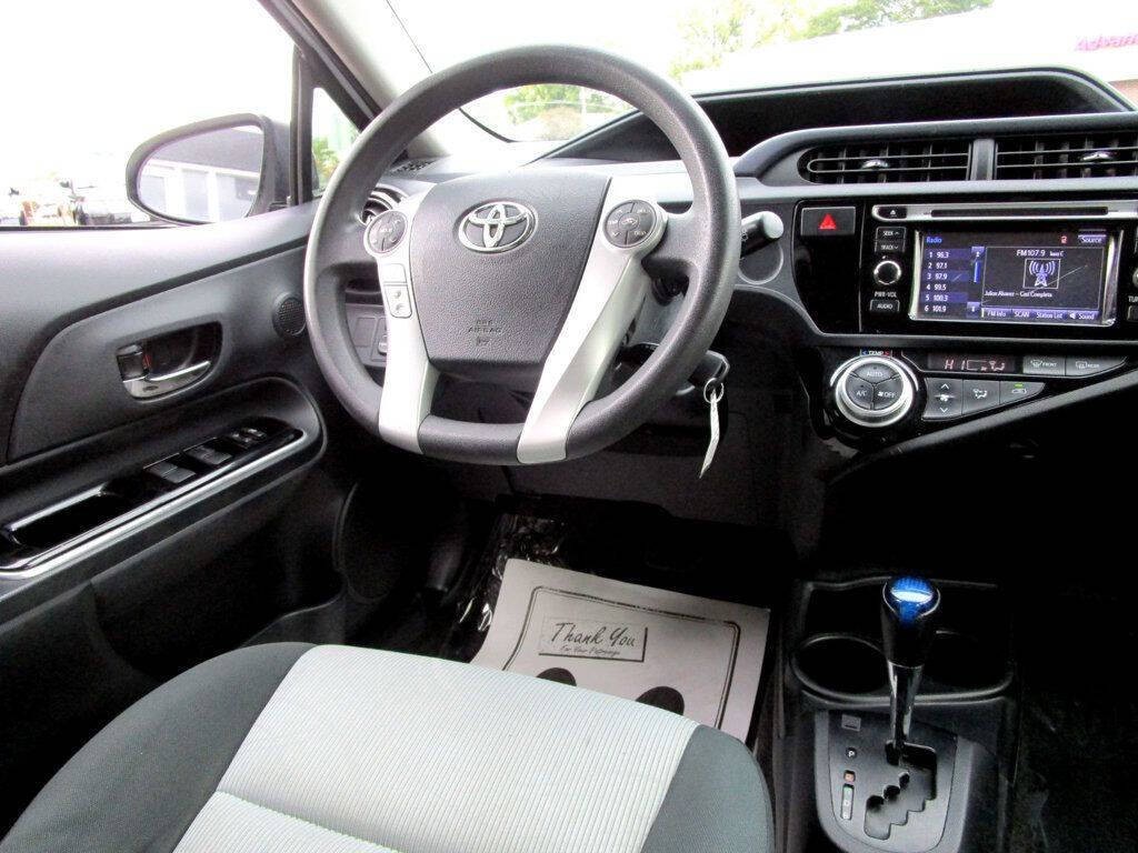 2015 Toyota Prius Image 18