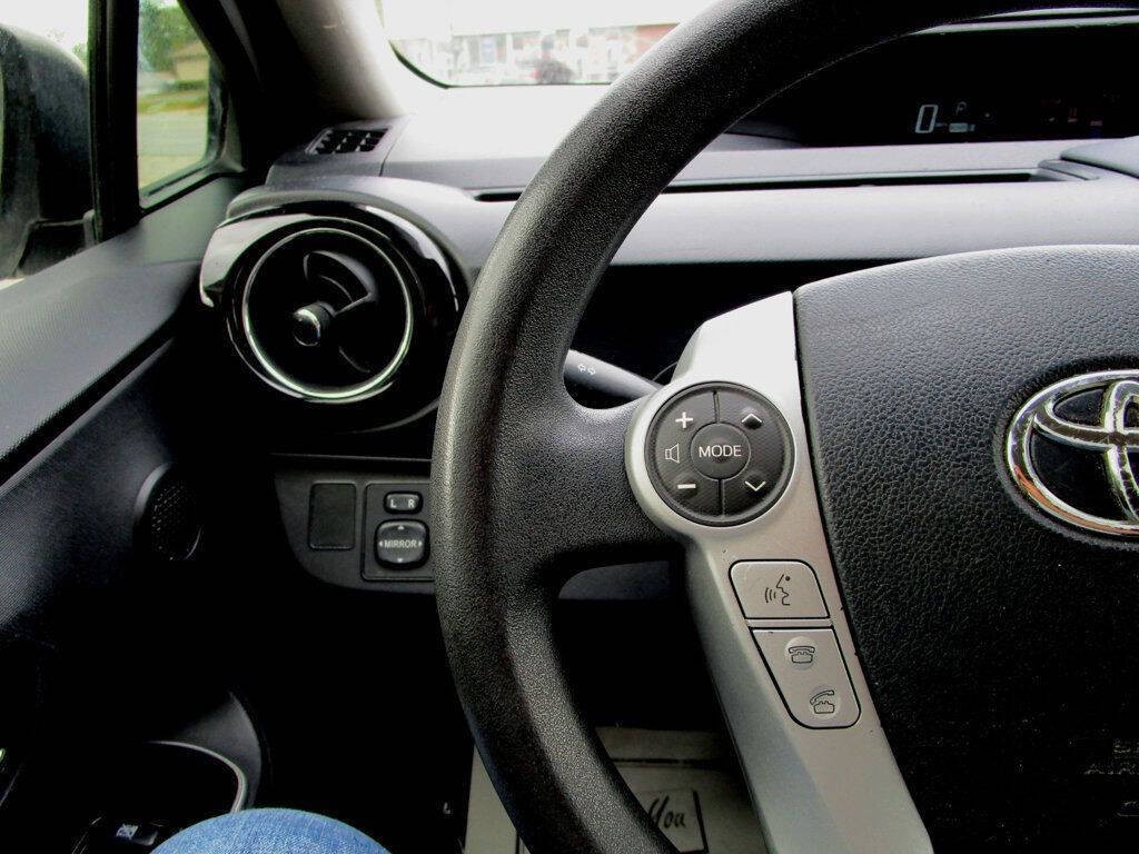 2015 Toyota Prius Image 21