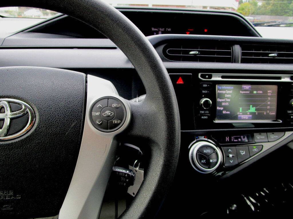 2015 Toyota Prius Image 22