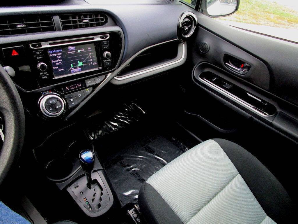 2015 Toyota Prius Image 23