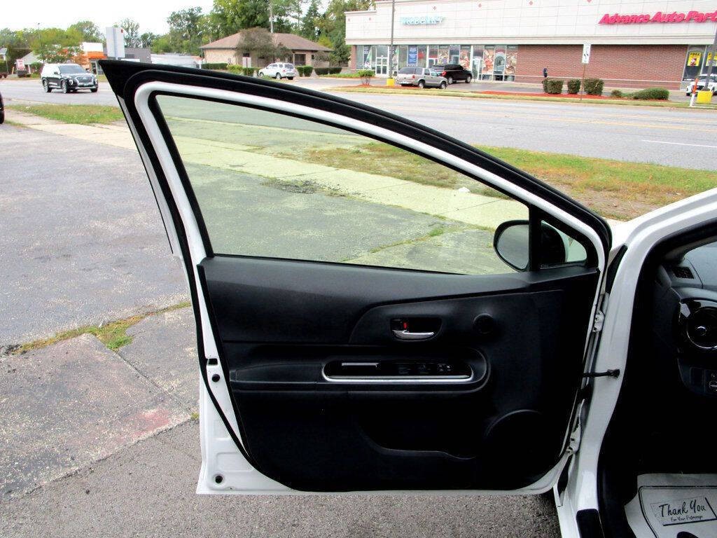 2015 Toyota Prius Image 26