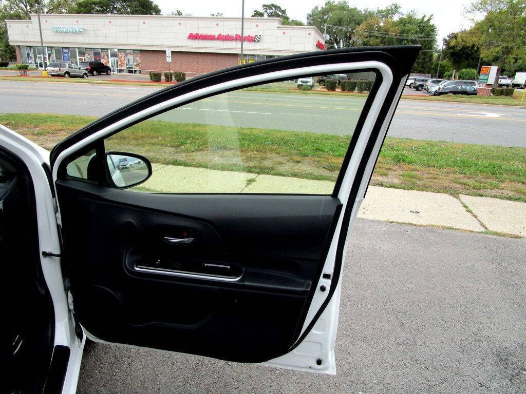 2015 Toyota Prius Image 27