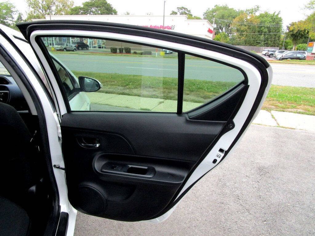 2015 Toyota Prius Image 29