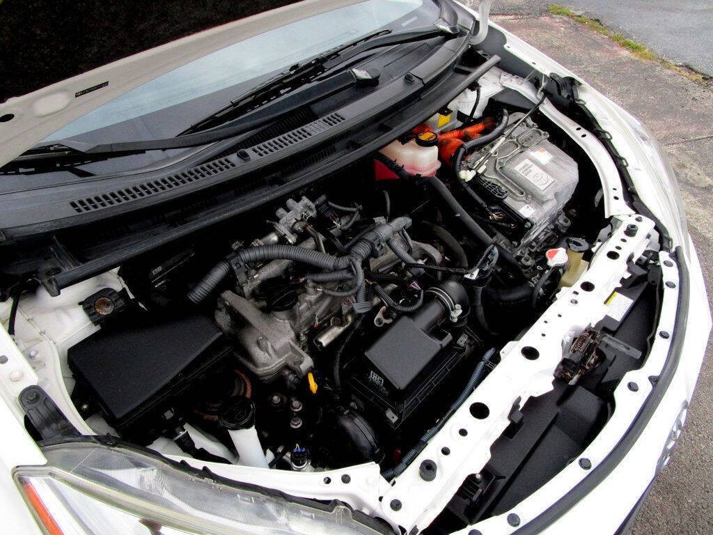 2015 Toyota Prius Image 31