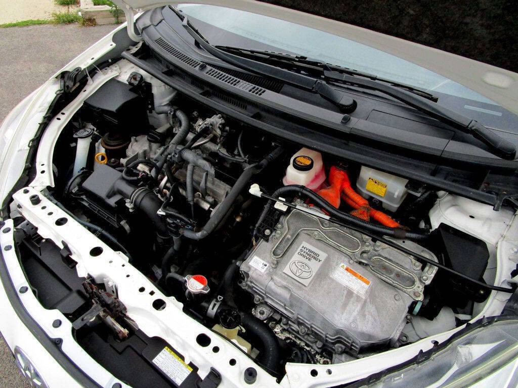 2015 Toyota Prius Image 32