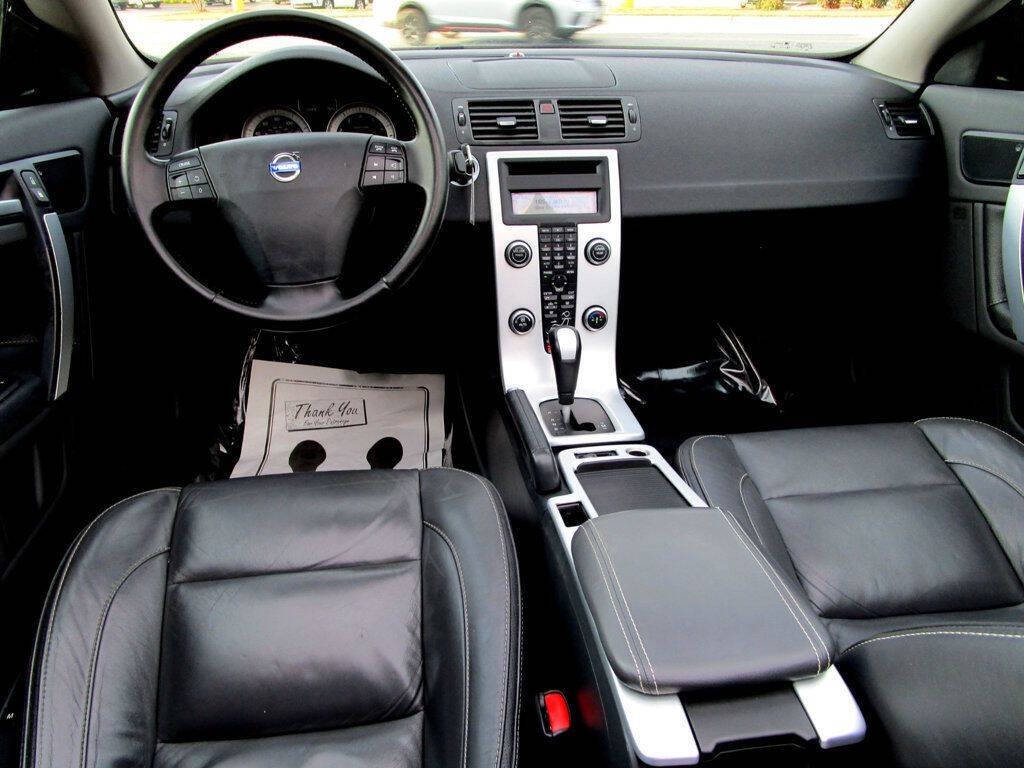 2011 Volvo C70 Image 2