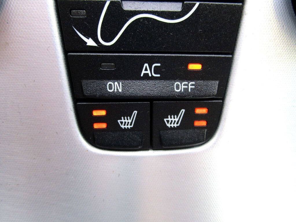 2011 Volvo C70 Image 22