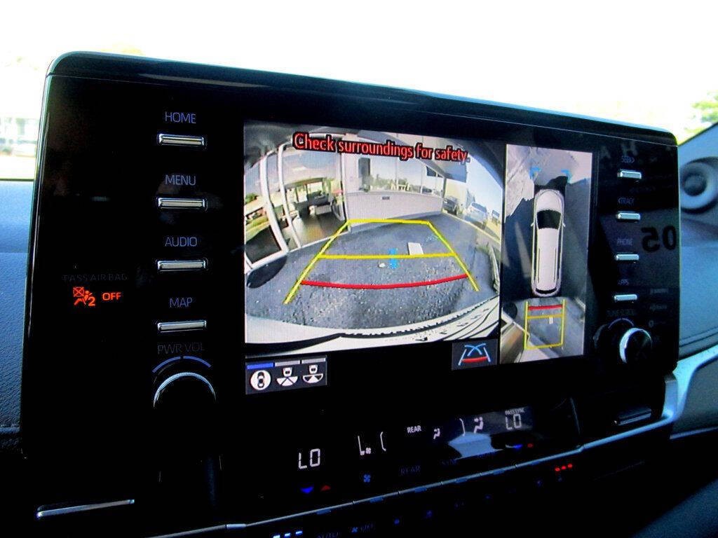 2022 Toyota Sienna Image 3