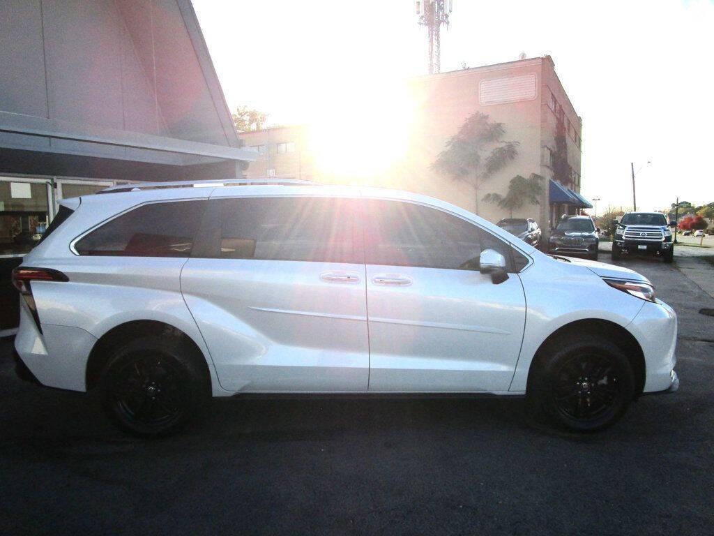 2022 Toyota Sienna Image 11